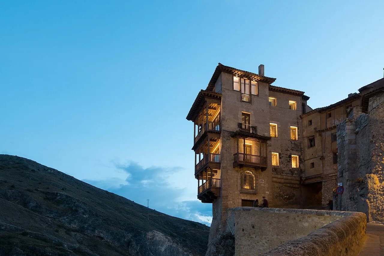 Casas Colgadas de Cuenca iluminadas
