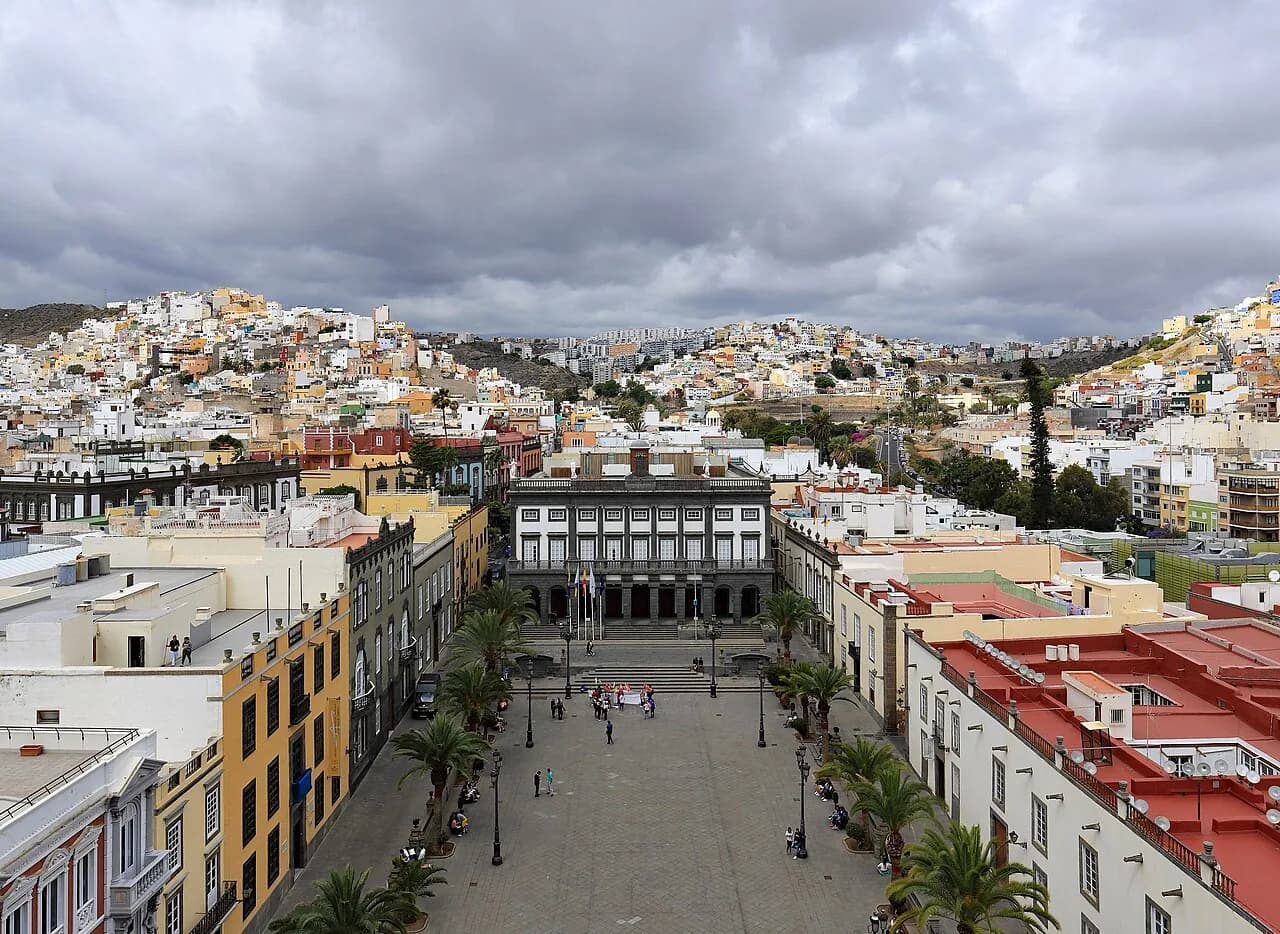Plaza de Santa Ana y ciudad de Las Palmas de Gran Canaria
