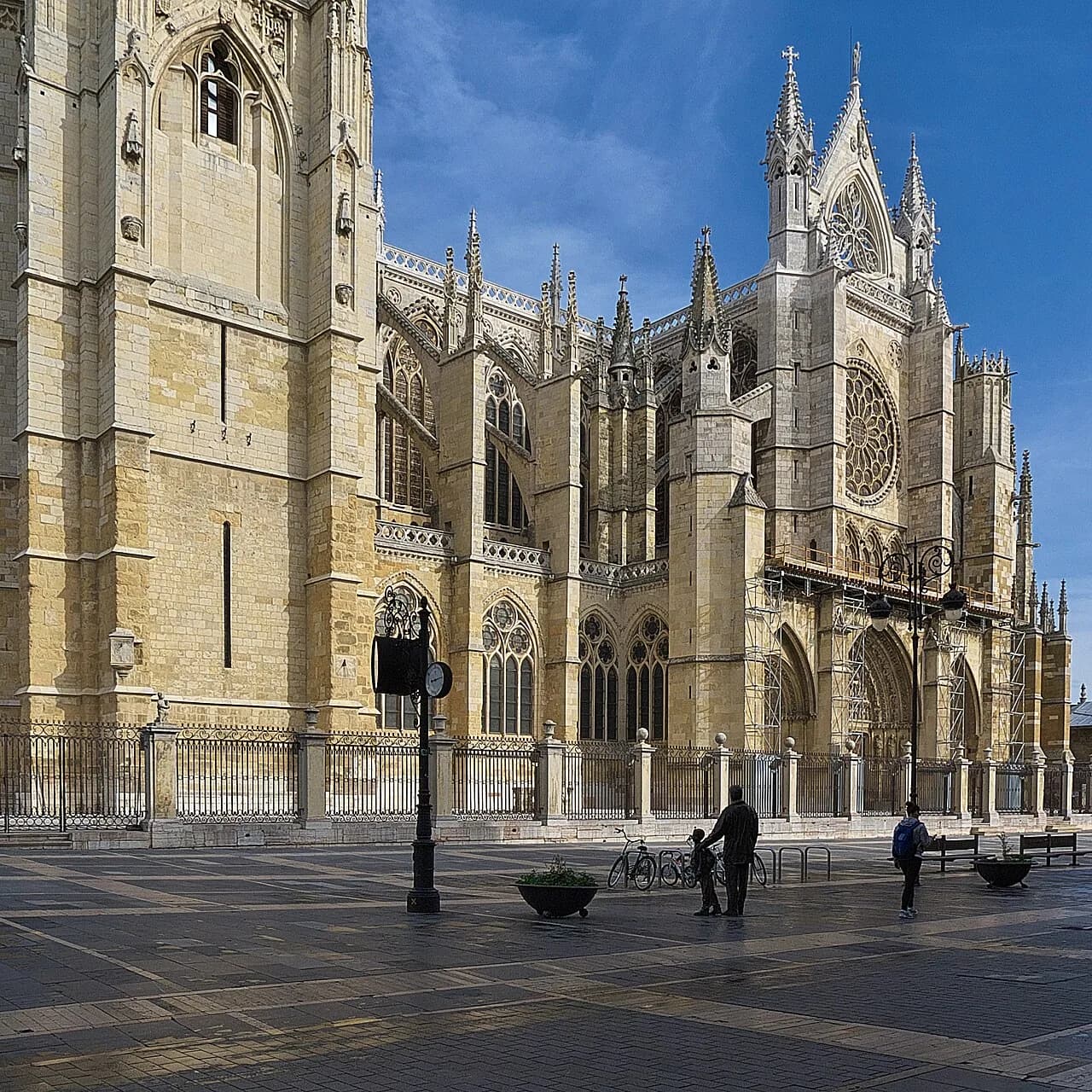 Fachada occidental de la catedral de León