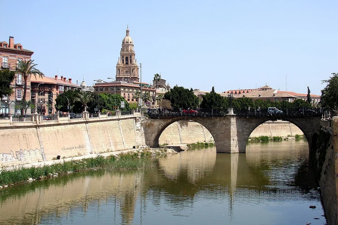 Puente de los Peligros sobre el río Segura en Murcia