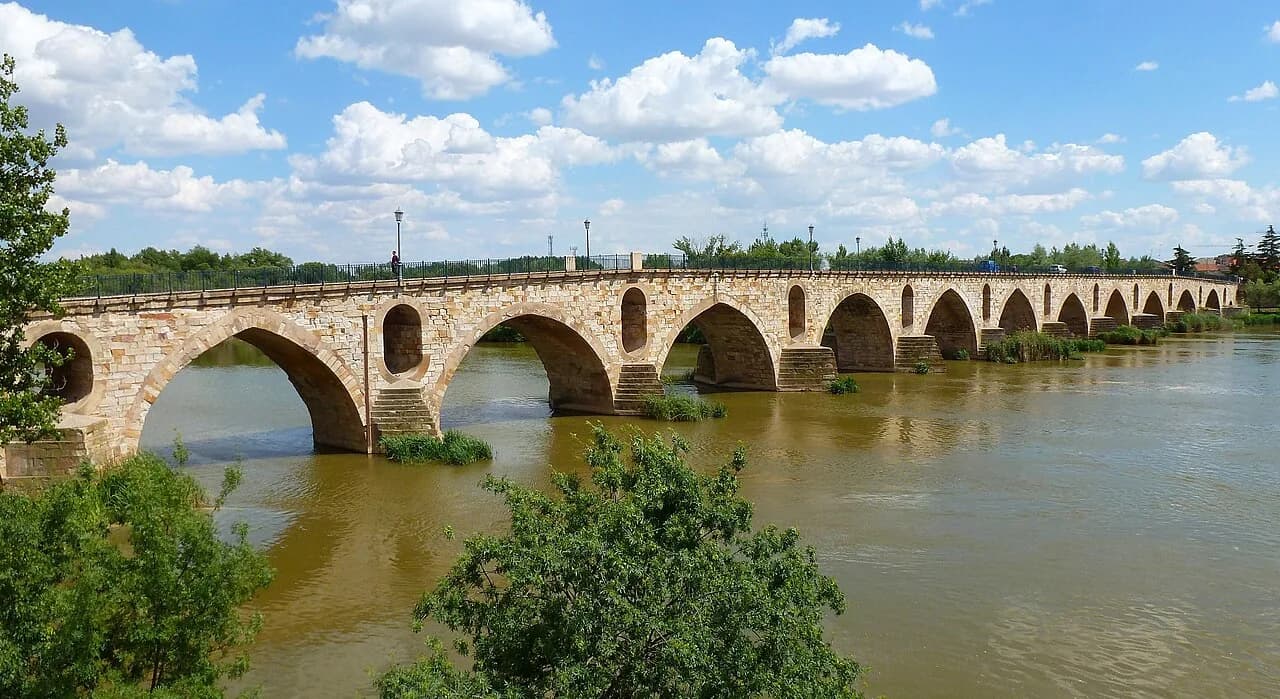 Puente de Piedra sobre el Duero en Zamora
